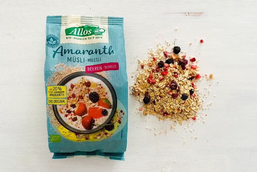 Amaranth Beeren Müsli mit Nüssen
